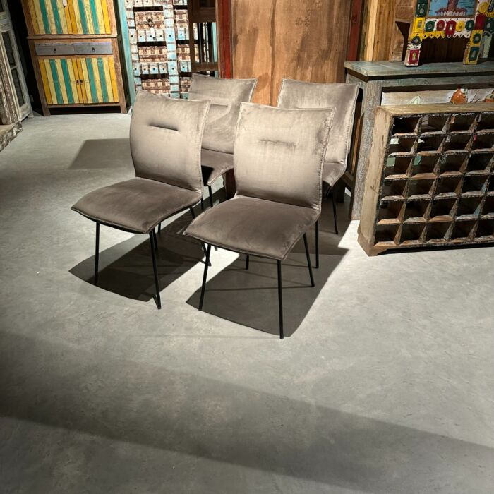 Stoelen Velours Taupe zen lifestyle